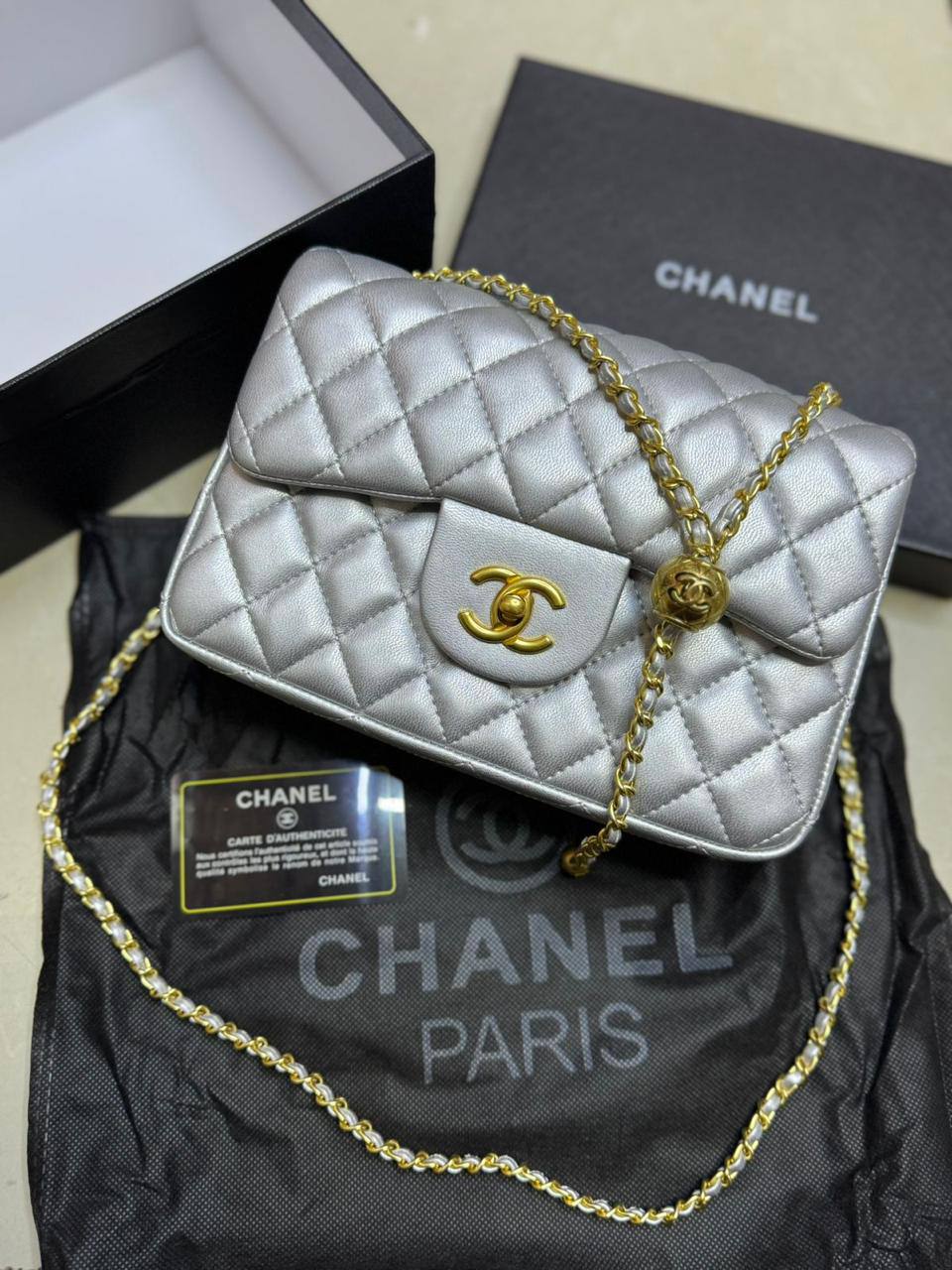 🌷 Chanel CF
1⃣️ First quality +🎁
Size : 22 * 16  cm
75 dhs✅
with box🎁

Zain115
♥️♥️♥️