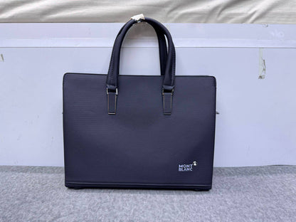 laptop bag 
size:38 
125 dhs❣️

Zain114
♥️♥️♥️