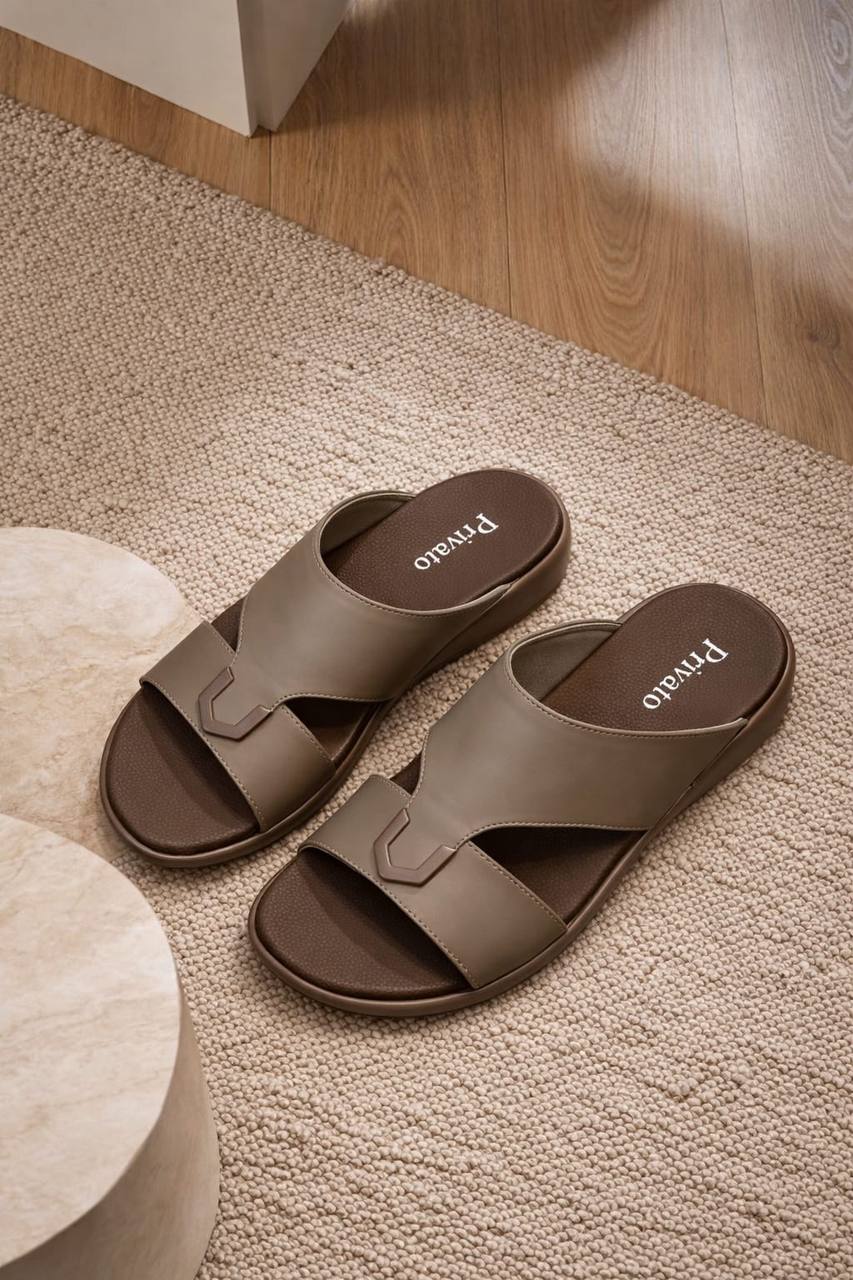 slippers for men good quality  with box and paper bag size available (40to46) 6to12) 
180 dhs❣️

Zain59
♥️♥️♥️