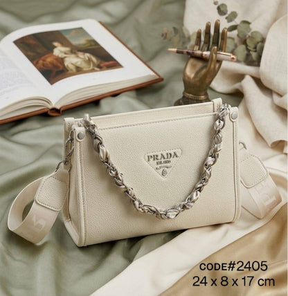 24PRADA ᴄʀᴏssʙᴀɢ
ᴍᴀᴛᴛᴇ sᴏғᴛ ʟᴇᴀᴛʜᴇʀ
ᴡɪᴛʜ ᴄʜᴀɪɴ ᴛᴡɪʟʟʏ ʙᴇʟᴛ
ᴀɴᴅ ʟᴏɴɢ ᴛʀɪᴍ sᴛʀᴀᴘ
sɪʟᴠᴇʀ ʜᴀʀᴅᴡᴀʀ
sɪᴢᴇ : 24 cm

65 dhs✅

Zain31
♥️♥️♥️