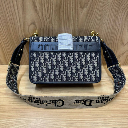 DIOR MASTER QUALITY WITH BOX
185 dhs 

Zain39

♥️♥️♥️