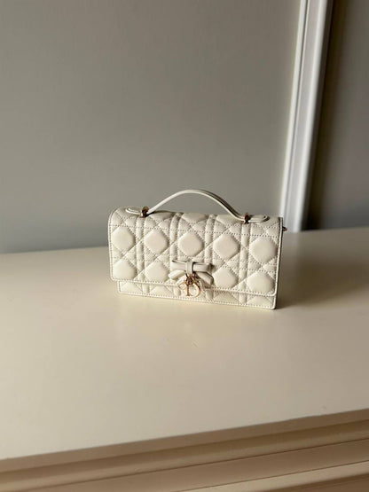 DIOR 
20 cm 
SUPER MASTER QUALITY 
For Price 👇 WhatsApp✅
0568585901 
0507557372
0552275751 Owner Zain 👌

Zain322
♥️♥️♥️