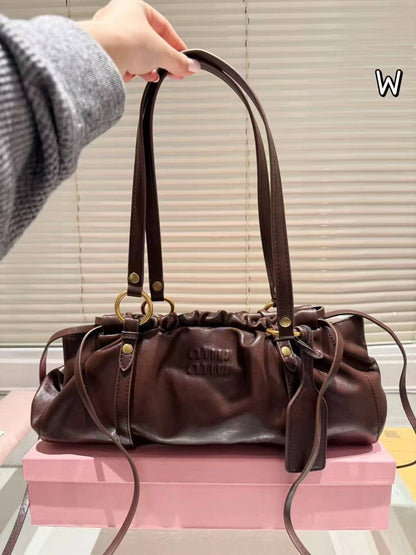 Miu Miu
Master
290 dhs🪙💕

Zain141
♥️♥️♥️