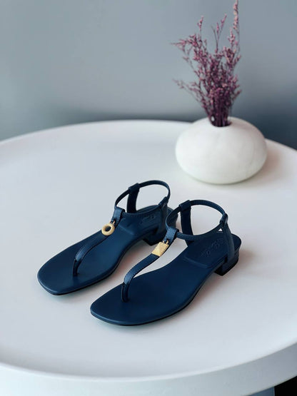 LORO  PIANA🩵💛
*36-41*
_Super master high quality_🪡
380 dhs✅

Zain176
♥️♥️♥️