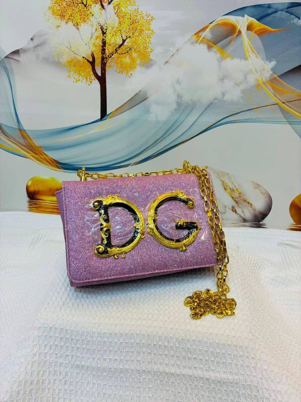 D&G
Best quality
Whith box’s
🎁🎁🎁

85 dhs✅
size 20cm

Zain158
♥️♥️♥️