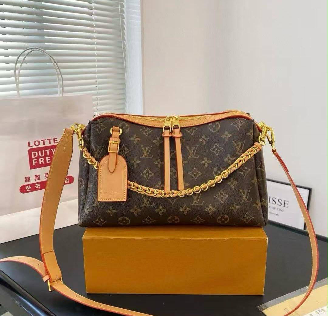 LV
GOOD QUALITY 
WITH BOX 
100 dhs💓

Zain17
♥️♥️♥️