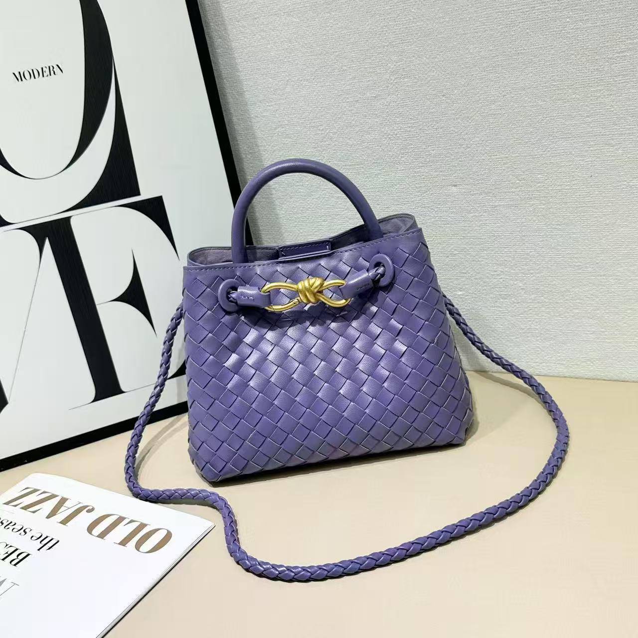 Bottega

withbox 
🎁🎁🎁
105 dhs🪙💕

Zain143
♥️♥️♥️