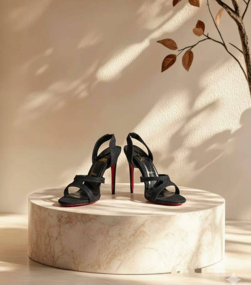 Christian Louboutin
🍁 *SIZE:  36 TO 41*🍁
230 dhs💓

Zain228
♥️♥️♥️