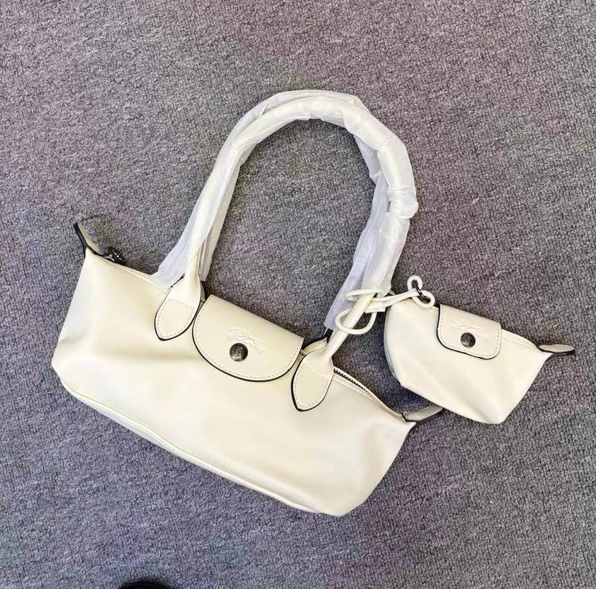 Valentino - JW PEI - BOTTEGA - D&G - PRADA - PATEK - Chanel - Fendi - Dior - MK - Loro Piana - LV - Aquazzura - Jimmy Choo - Christian Louboutin - Van Cleef - APM - Rolex - Cartier - Hermes - Gucci - Polene - ALO - Coach - Loewe - Adidas - Nike - YSL - QC