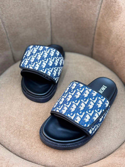 Dior 
120 dhs🇦🇪🇦🇪
Size 40-45

Zain55
♥️♥️♥️