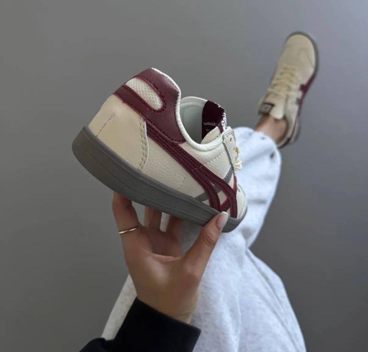 Asics Tokuten, 
size 36 to 45, 
180 dhs🪙🌨️

Zain196
♥️♥️♥️