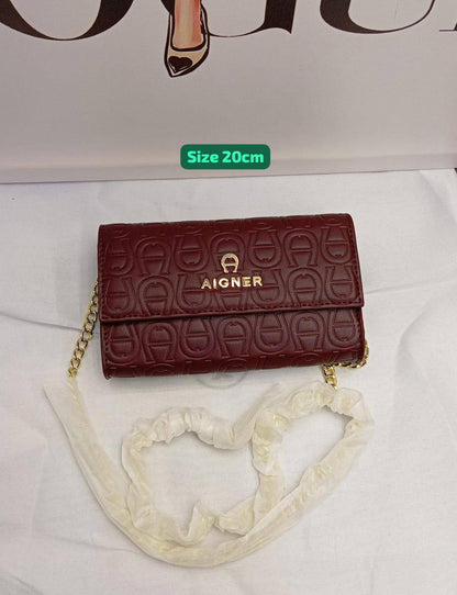 Aigner
Best quality

With box’s
🎁🎁🎁

90 dhs❤️
size 20cm

Zain158
♥️♥️♥️
