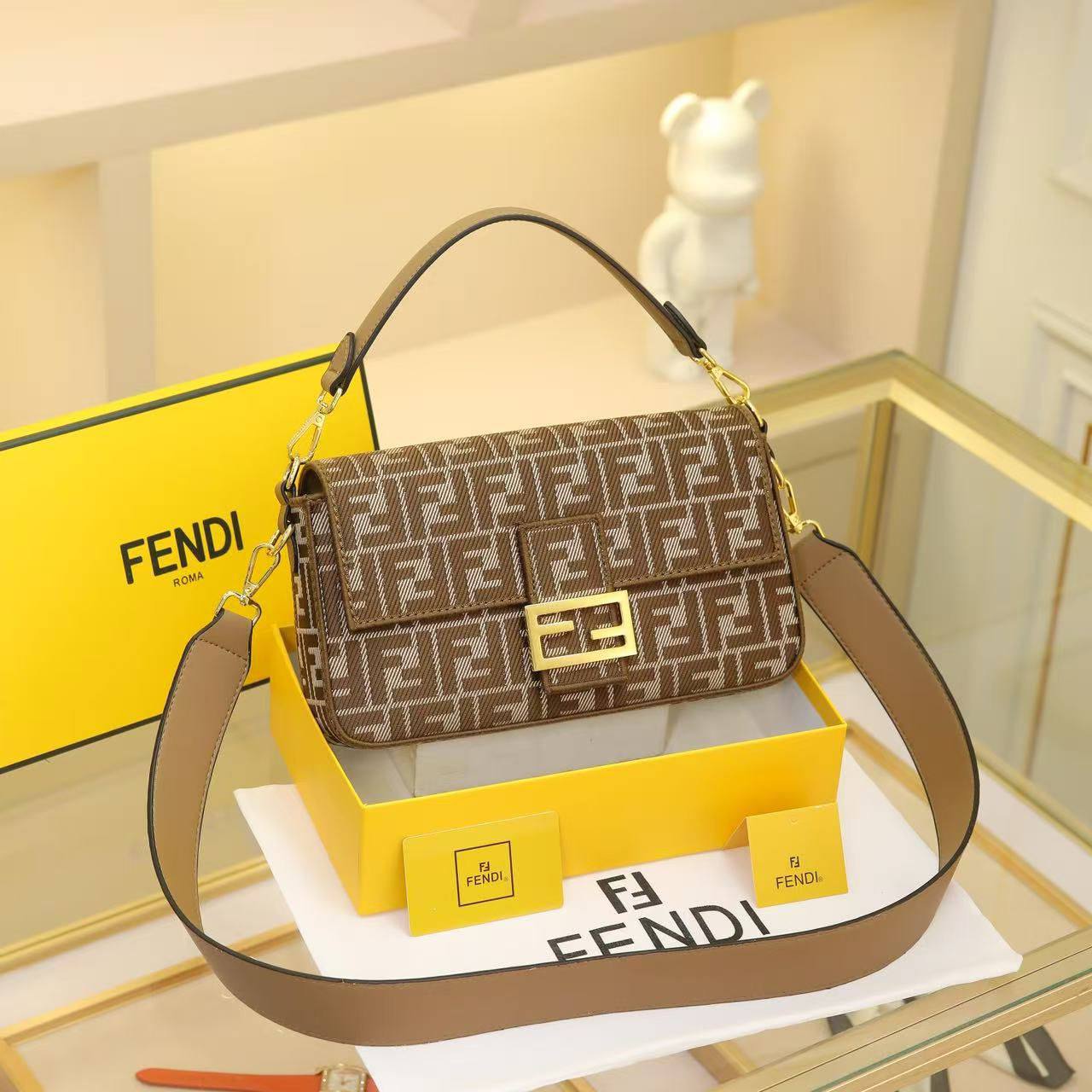 Fendi
size 26 cm 
Good quality 

90 dhs💓

with box
🎁🎁🎁

Zain278
♥️♥️♥️