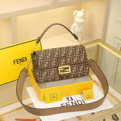 Fendi
size 26 cm 
Good quality 

90 dhs💓

with box
🎁🎁🎁

Zain278
♥️♥️♥️