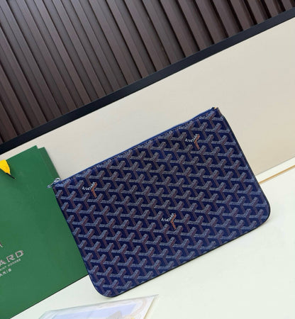 GOYARD
 HAND BAG POUCH UNISEX GOOD QUALITY WITH BOX
85 dhs✅

Zain39
♥️♥️♥️