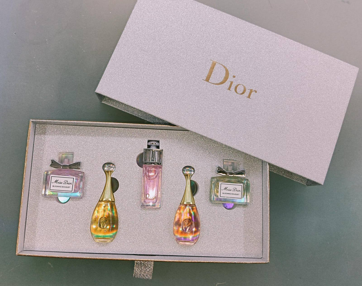 DIOR 

5in1 SILVER
55 dhs🇦🇪🇦🇪 each

Zain01
♥️♥️♥️