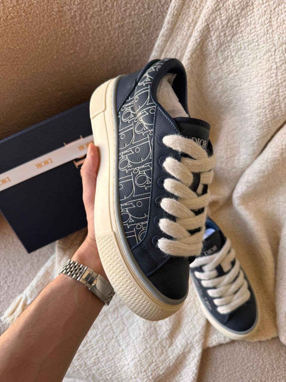 *Christian Dior B33*
*AAA quality*
*size:40 to 46* 
470 dhs🪙🌨️

Zain185
♥️♥️♥️