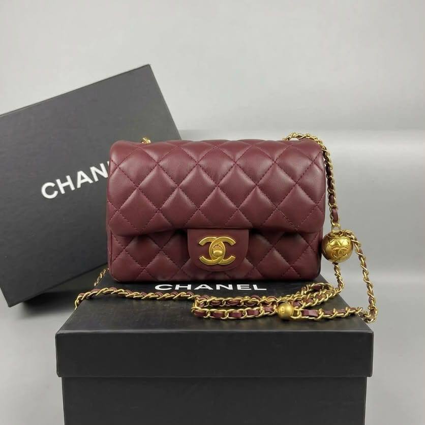 Chanel

High quality

With box 
110 dhs🇦🇪🇦🇪

Zain50 
♥️♥️♥️