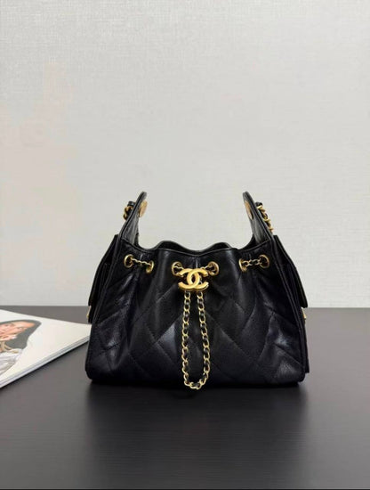 Chanel
110 dhs💓
size 25×13×26cm

Zain42
♥️♥️♥️