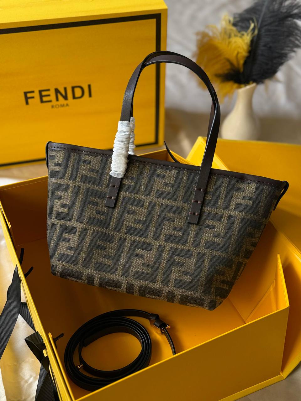 FENDI
 18cm
310 dhs🪙🌨️
Top quality 
With box🎁

Zain167
♥️♥️♥️