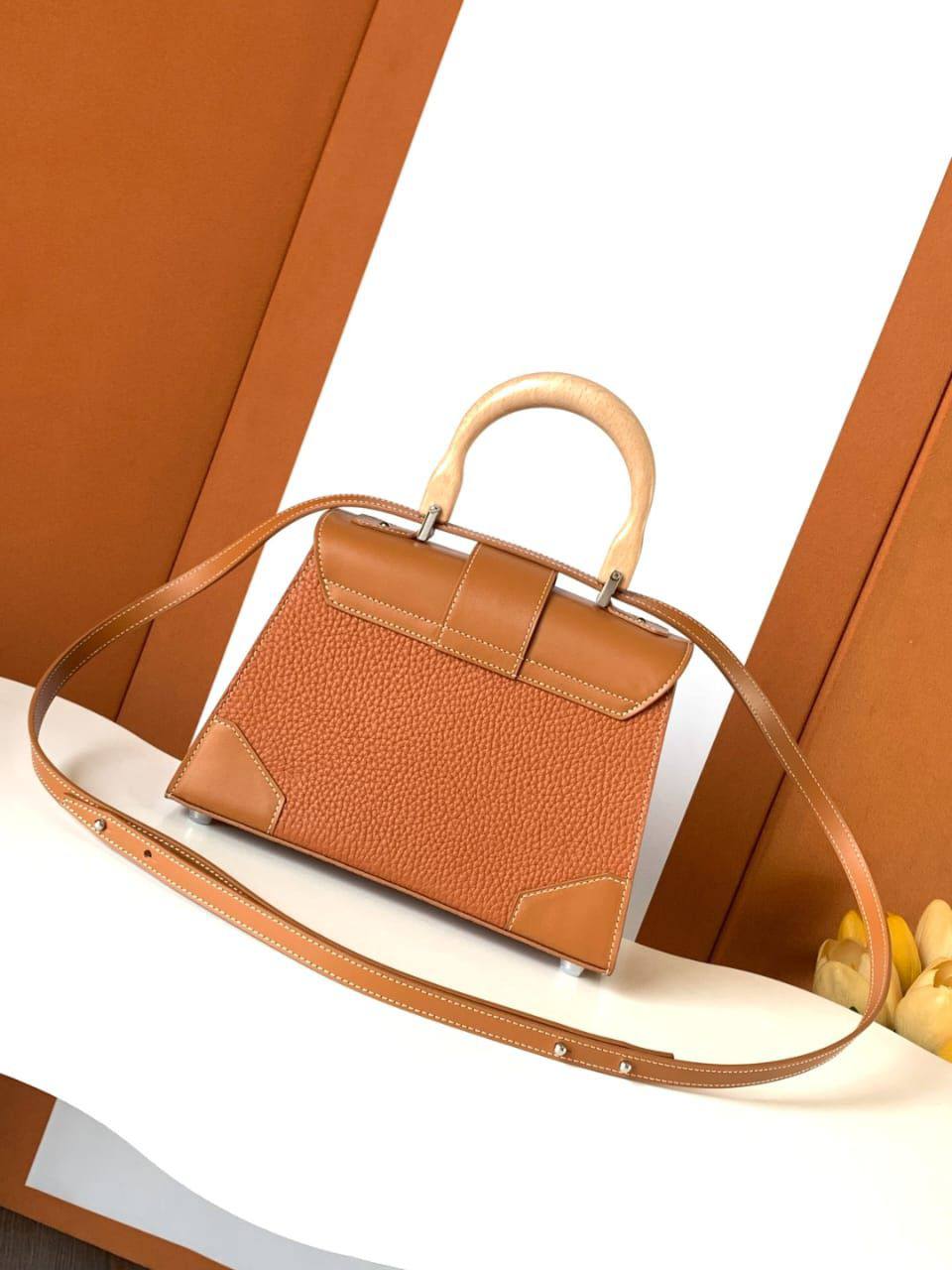 *Goyard Saigon Handbag✅*
*Size 20cm*
For Price 👇 WTSP Text Zain 0568585901

Zain274
♥️♥️♥️