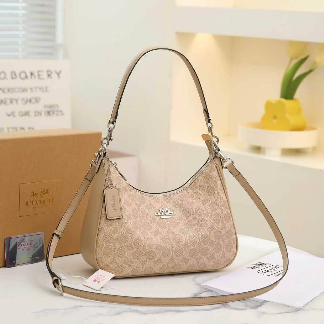 COACH 
HIGH QUALITY 
WITH BOX 
120 dhs🇦🇪🇦🇪

Zain39
♥️♥️♥️