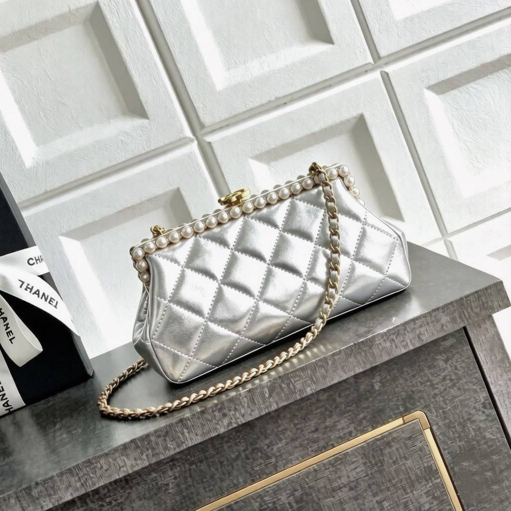 CHANEL 

COPY ONE 

NEW RESTOCK 

WITH BOX 

120 DHS…🇦🇪🇦🇪
Zain295
♥️♥️♥️