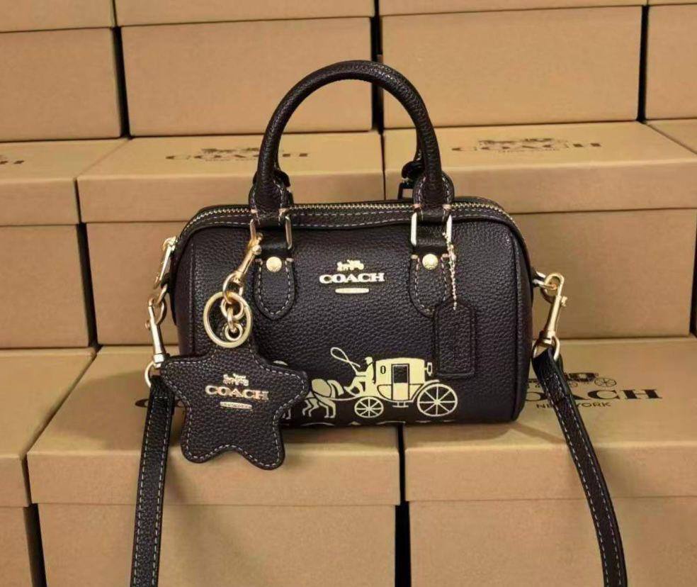 COACH 
COPY ONE 
WITH BOX 
120 dhs💓
20 c m

Zain17
♥️♥️♥️