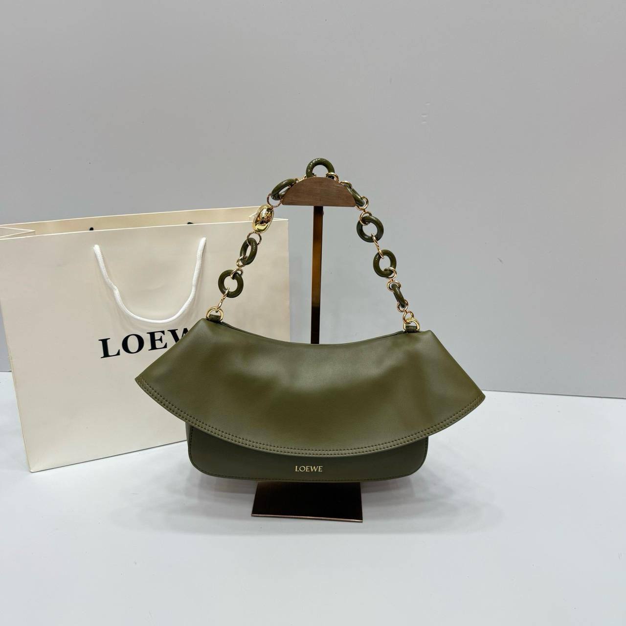 Loewe 
Master
350 dhs✅
#25cm🥰

Zain228
♥️♥️♥️