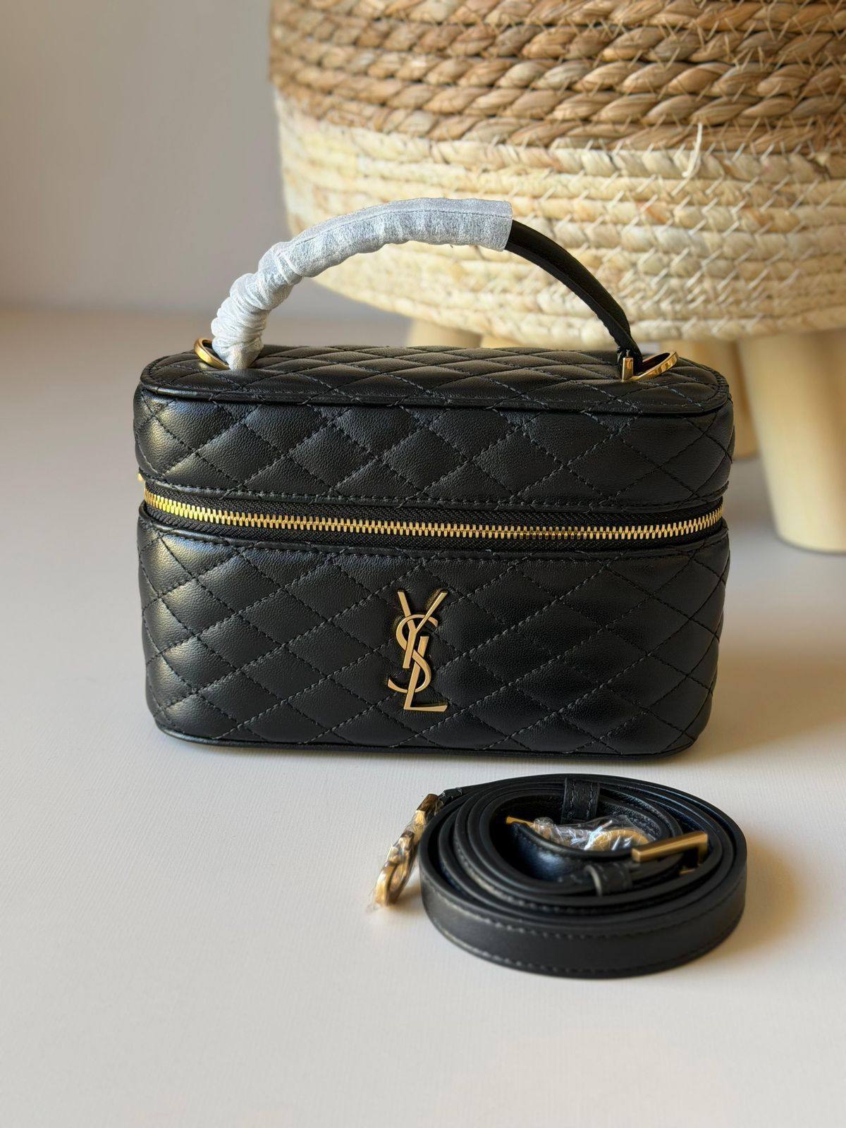 YSL 
Master
         18Cm
230 dhs🌺

Zain131
♥️♥️♥️
Chanel