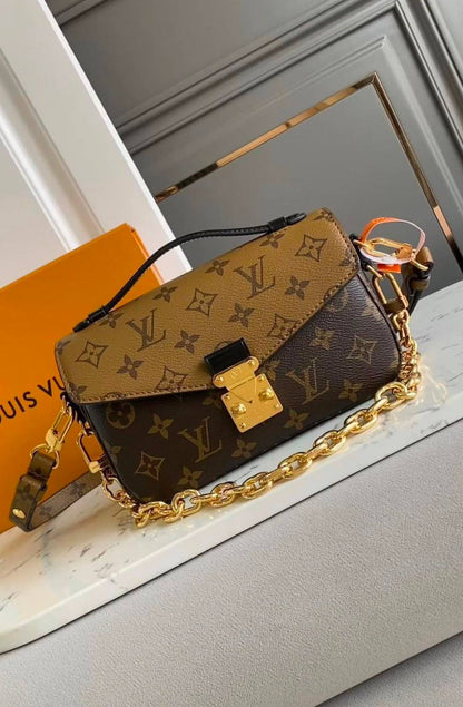 LV 
Master✅✅
💼 21CM 
260 dhs🇦🇪🇦🇪
WITH BOX 

Zain131
♥️♥️♥️