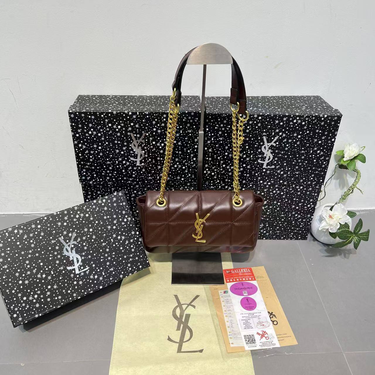 YSL 
with box 
🎁🎁🎁

80 dhs🇦🇪

Zain232
♥️♥️♥️