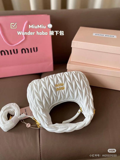 Miu Miu
90 dhs✅

with box。
🎁🎁🎁

22cm

Zain26
♥️♥️♥️