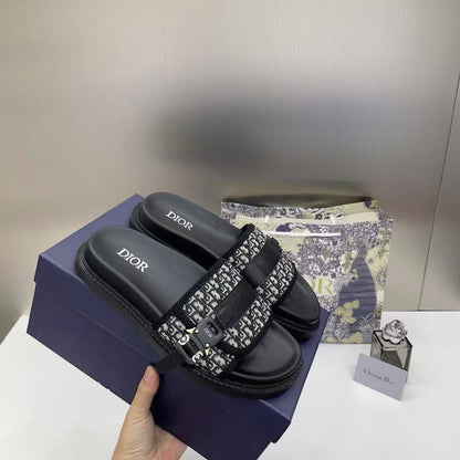 NEW CAME 🛬
DIOR SLIPPER🩴
110 dhs💓
size: 36-42 

Zain40
♥️♥️♥️