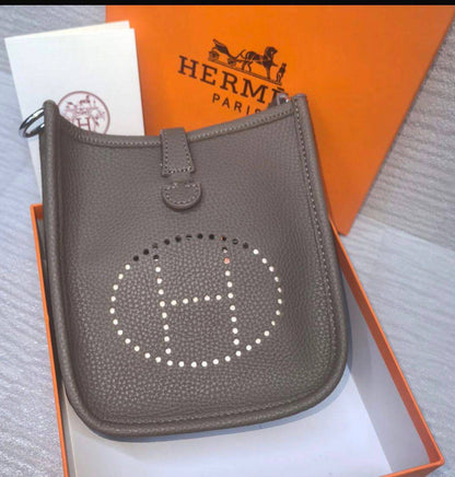Hermes 

Good Quality 

With Box 
🎁🎁🎁

85 dhs❤️

Zain250
♥️♥️♥️