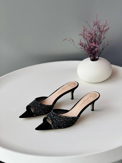 Gianvitto Rossi🌹
Size 36_41
Super high quality* 
450 dhs🪙🌨️

Zain176
♥️♥️♥️