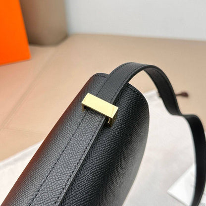 HERMES 

NEW CAME 

GOOD QUALITY 

WITH BOX  
🎁🎁🎁

100 dhs❣️

Zain39
♥️♥️♥️