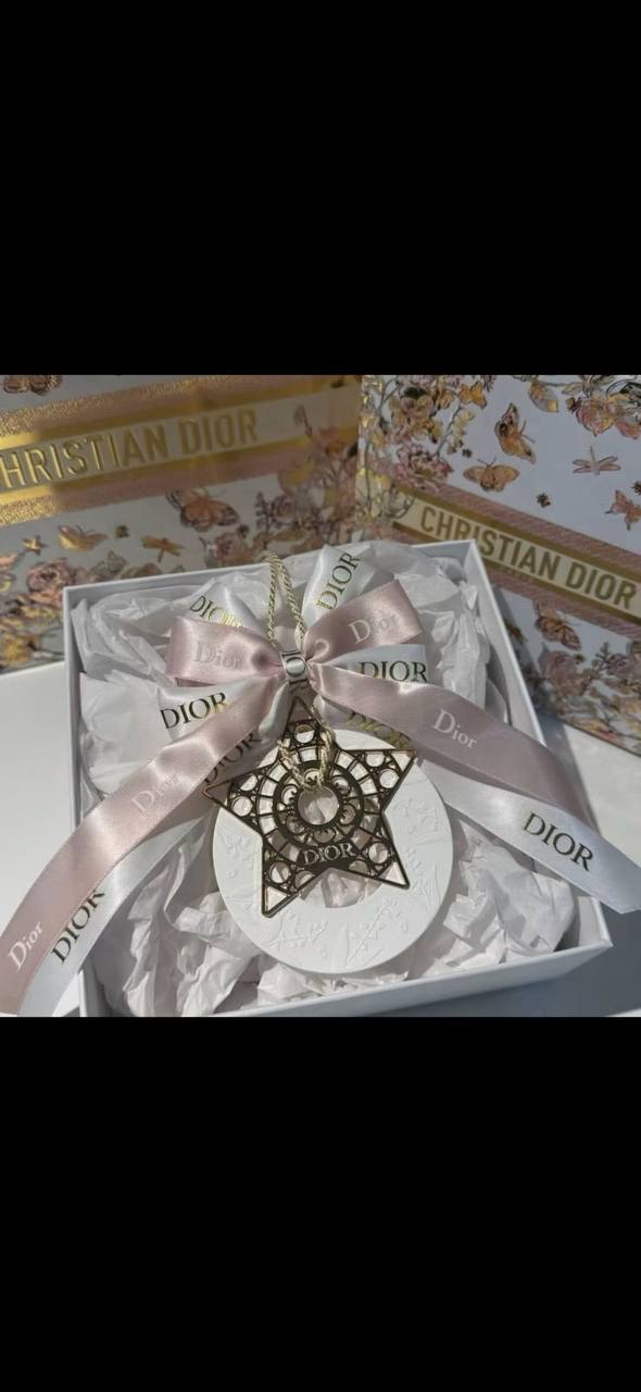 Dior Master quality car hanger with fragrance spray stone 
45 dhs✅

Zain243
♥️♥️♥️