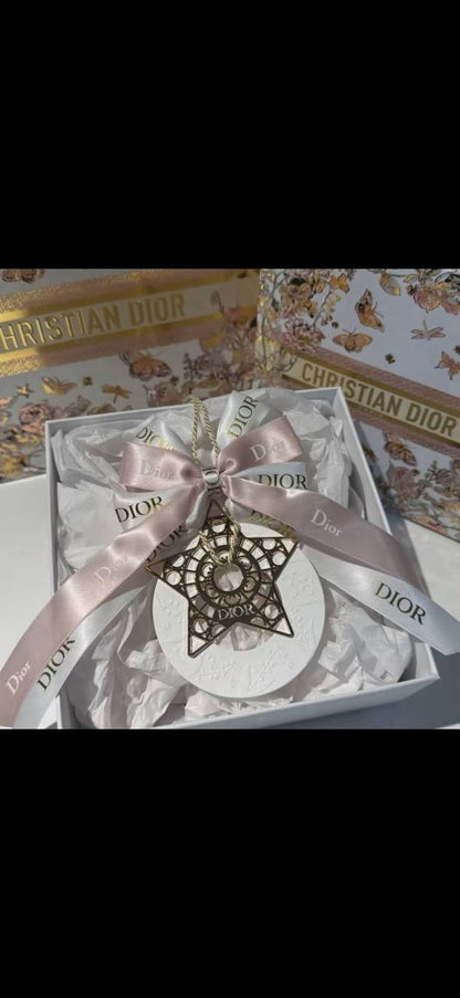 Dior Master quality car hanger with fragrance spray stone 
45 dhs✅

Zain243
♥️♥️♥️