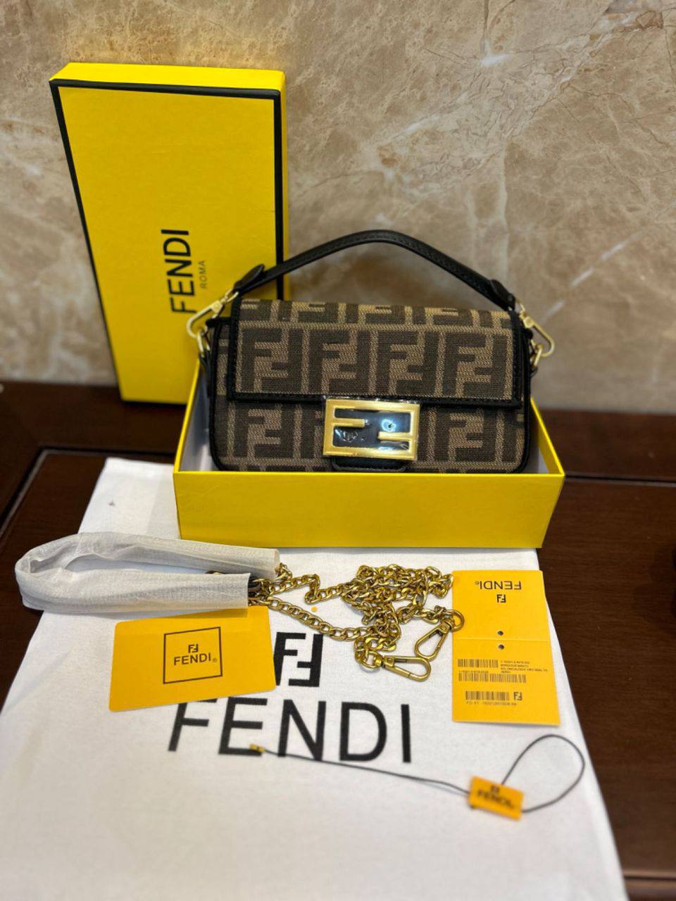 Fendi
95 dhs💓
size：20cm
Good-quality with box

Zain35
♥️♥️♥️