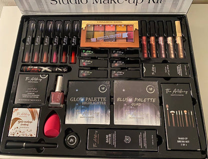 Makeup Set
130 dhs✅

ZainStore
♥️♥️♥️