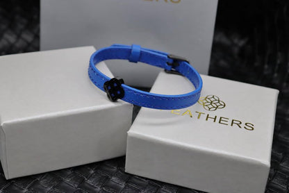 Bracelet 
55 dhs🪙🌨️
With box and Paper Bag
🎁🎁🎁

Zain33
♥️♥️♥️
