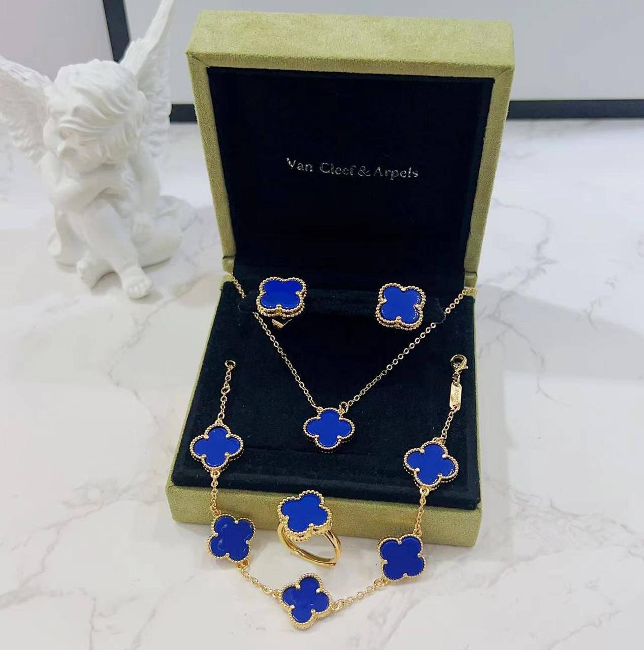 VCA SET ❤️‍🔥*
Necklace ✨
Earring 🍁
Bracelet 🦋
Ring free size 💍
Master quality 💯
With normal boxes 📦 
50 dhs❣️
With master box 🗃️ 
75 dhs❣️

Zain216
♥️♥️♥️