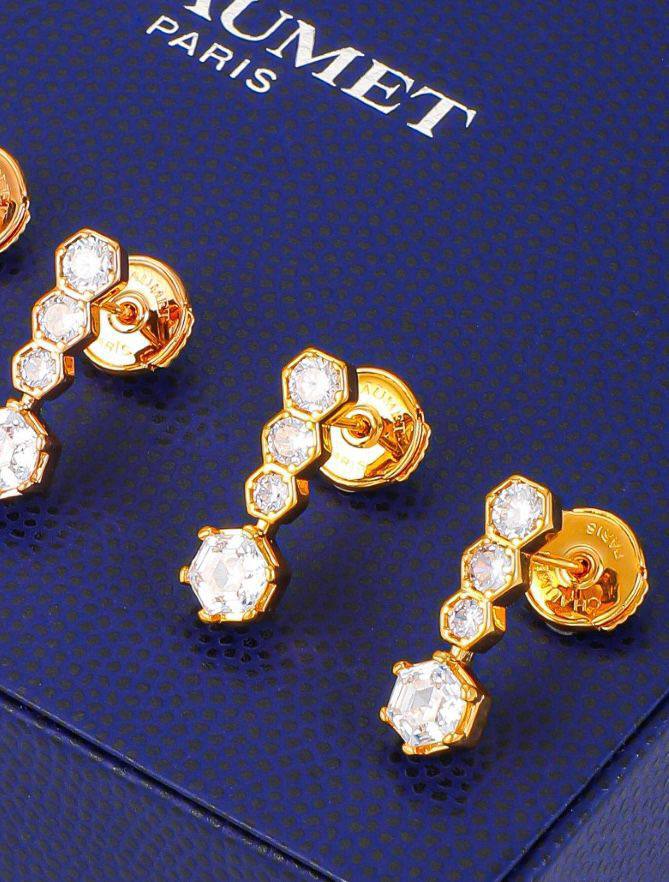CHAUMET 💕
Full set 
Master Quality 💐

*180* AED normal box 📦
*270* AED MASTER BOX 📦

Zain48
♥️♥️♥️