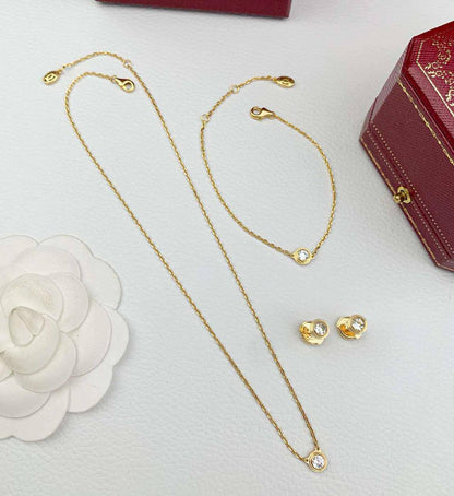 CARTIER SET 
MASTER ✨💫
NECKLACE BRACELET EARRINGS
110 DHS 🇦🇪🇦🇪

WITH BOX AND PAPER BAG🛍️🎁

Zain89
♥️♥️♥️