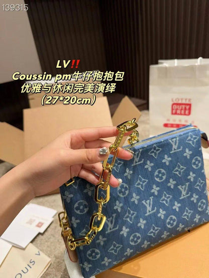 LV 
90 dhs✅

with box
🎁🎁🎁

Zain42
♥️♥️♥️