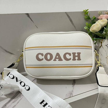 Coach
20*13*6.5cm
50 dhs✅

Zain17
♥️♥️♥️