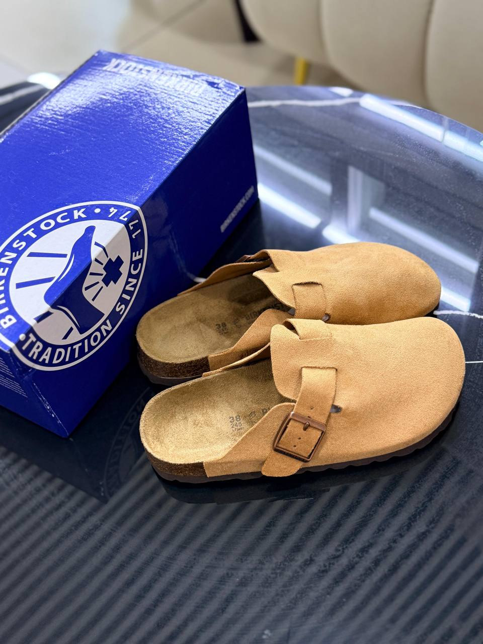 Birkenstock
Size 36to45         
70 dhs✅

Zain163
♥️♥️♥️
