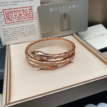 BVLGARI ❤️‍🔥*
Bangle ✨
Master quality 💯
With normal boxes 🗃️ 
95 dhs💓
With master box 📦 
135 dhs💓

Zain216
♥️♥️♥️