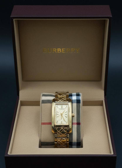 BURBERRY🆕 LADIES 
GOOD QUALITY 💯
60 dhs🪙💕

Zain133
♥️♥️♥️